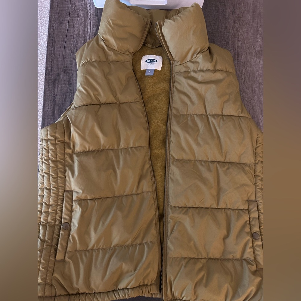 Old Navy Quilted Vest in Olive Green